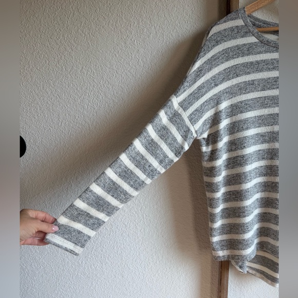 Merona Brushed Cotton Knit Grey & White Striped Top sz: Med - Picture 5 of 8